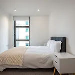 Londwell, Canary Wharf River Thames Balcony Apartment