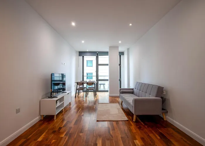 Londwell, Canary Wharf River Thames Balcony Apartment